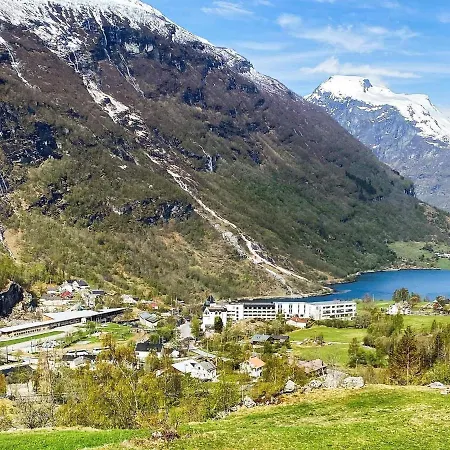 9 Person In Geiranger-by Traum * Geiranger