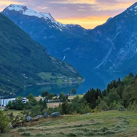 9 Person In Geiranger-by Traum Nyaraló *