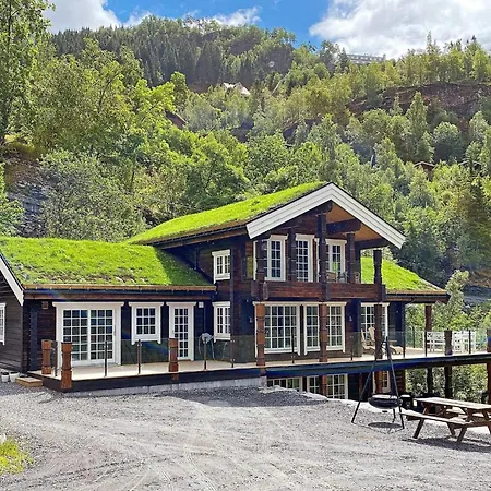 9 Person In Geiranger-by Traum * Geiranger